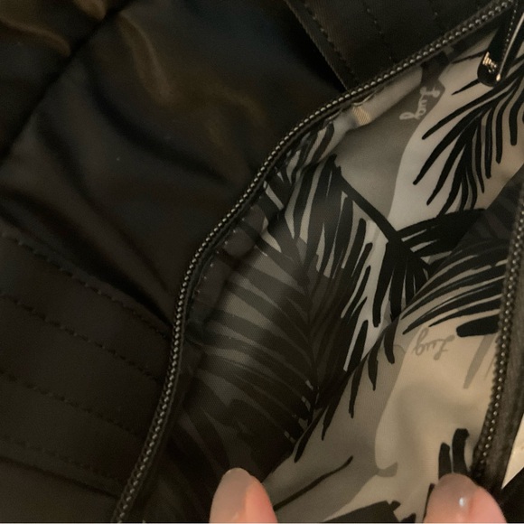 Lug Switch Crossbody Bag with Peekaboo Wristlet, excellent condition - Picture 7 of 7